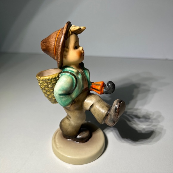 Goebel Vintage Hummel Figurine #79 Globe Trotter 6’ Tall West Germany - Picture 2 of 6